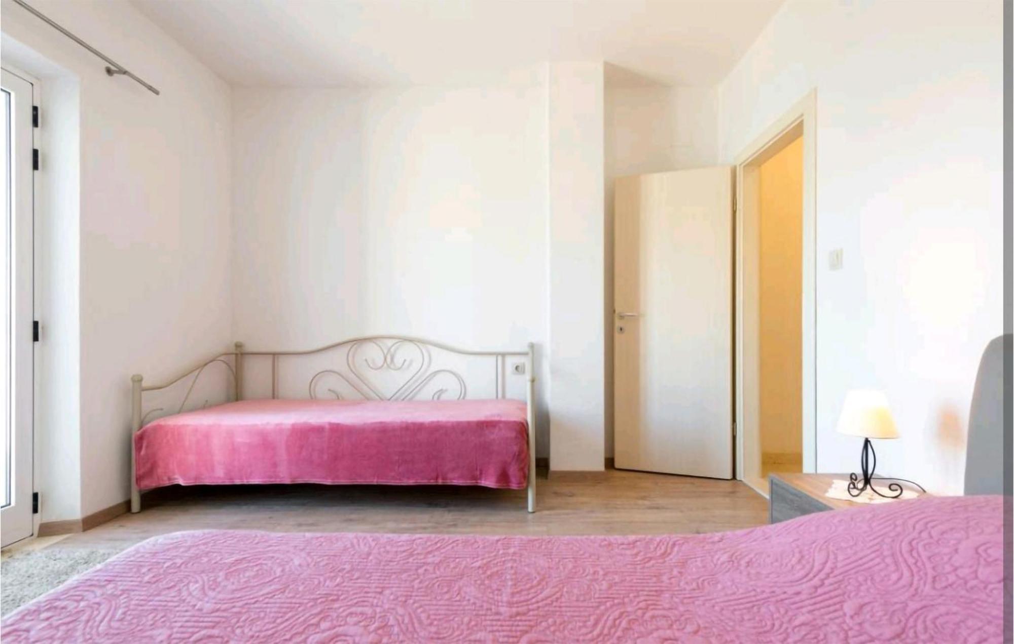 Amazing Apartment In Selca With Wifi Екстериор снимка