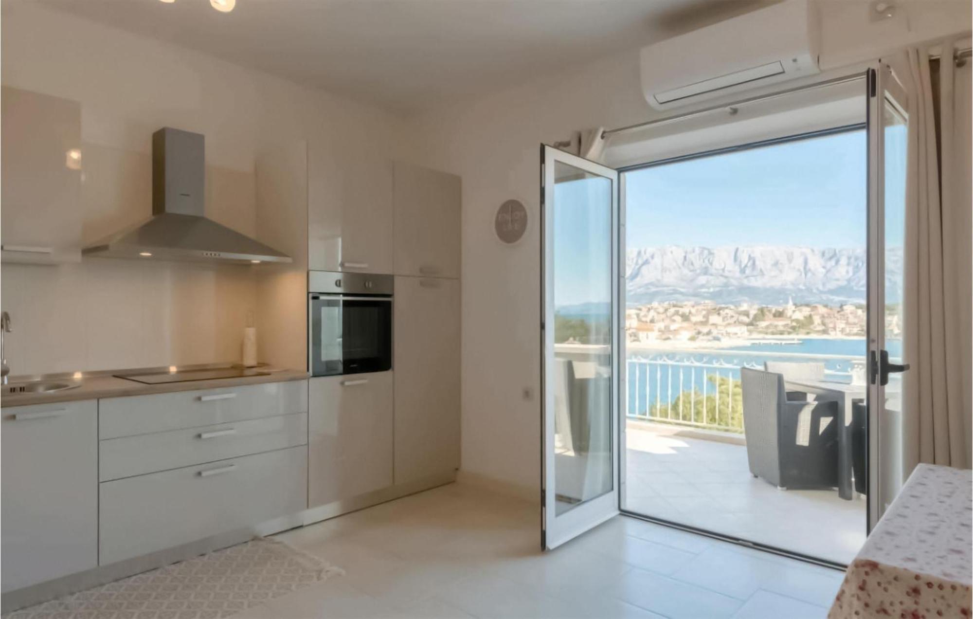 Amazing Apartment In Selca With Wifi Екстериор снимка
